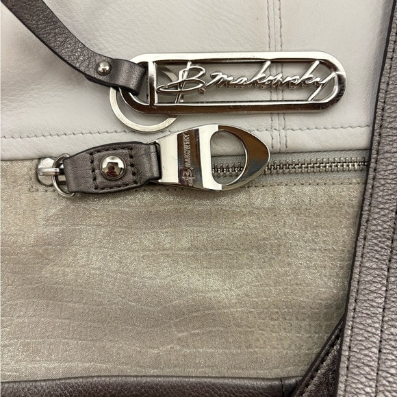 B MAKOWSKY METALLIC SILVER SOFT LEATHER HOBO STYLE HANDBAG - A8 - Picture 9 of 11